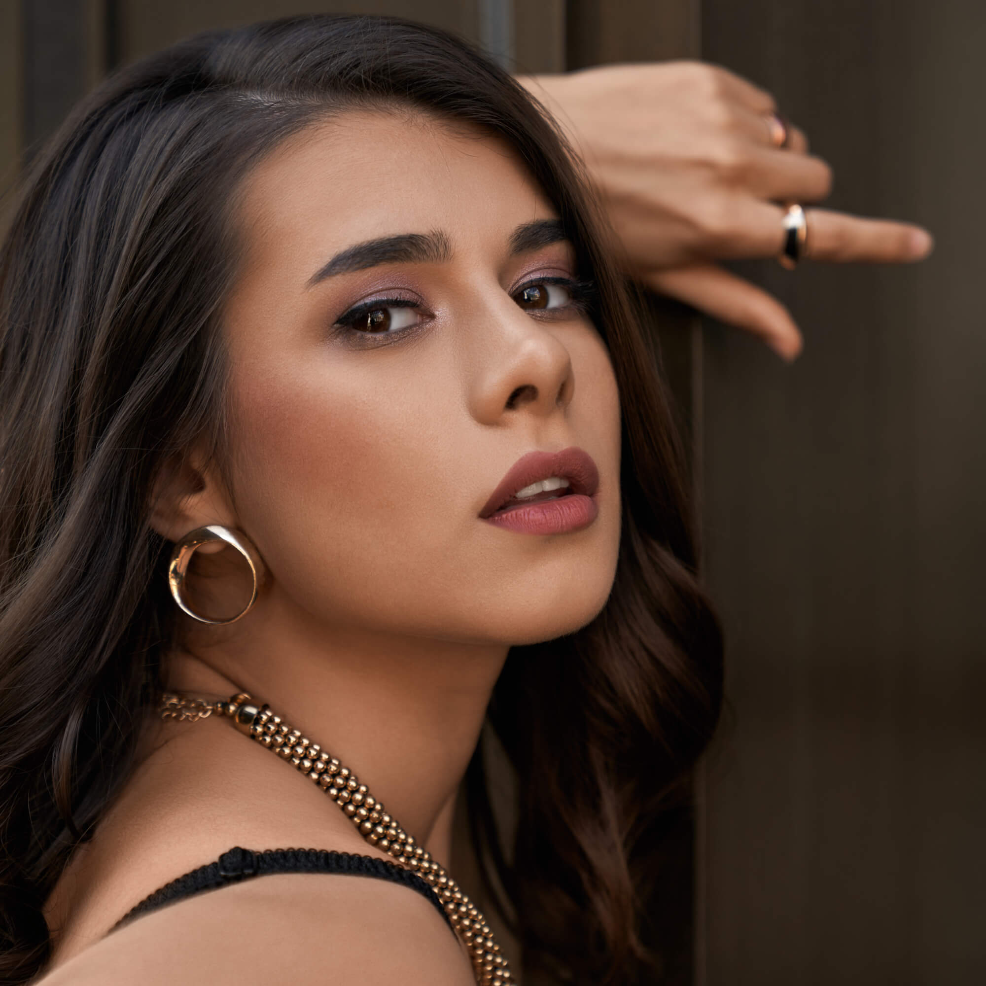 From Runway to Real Life: How to Wear Statement Bags and Jewelry